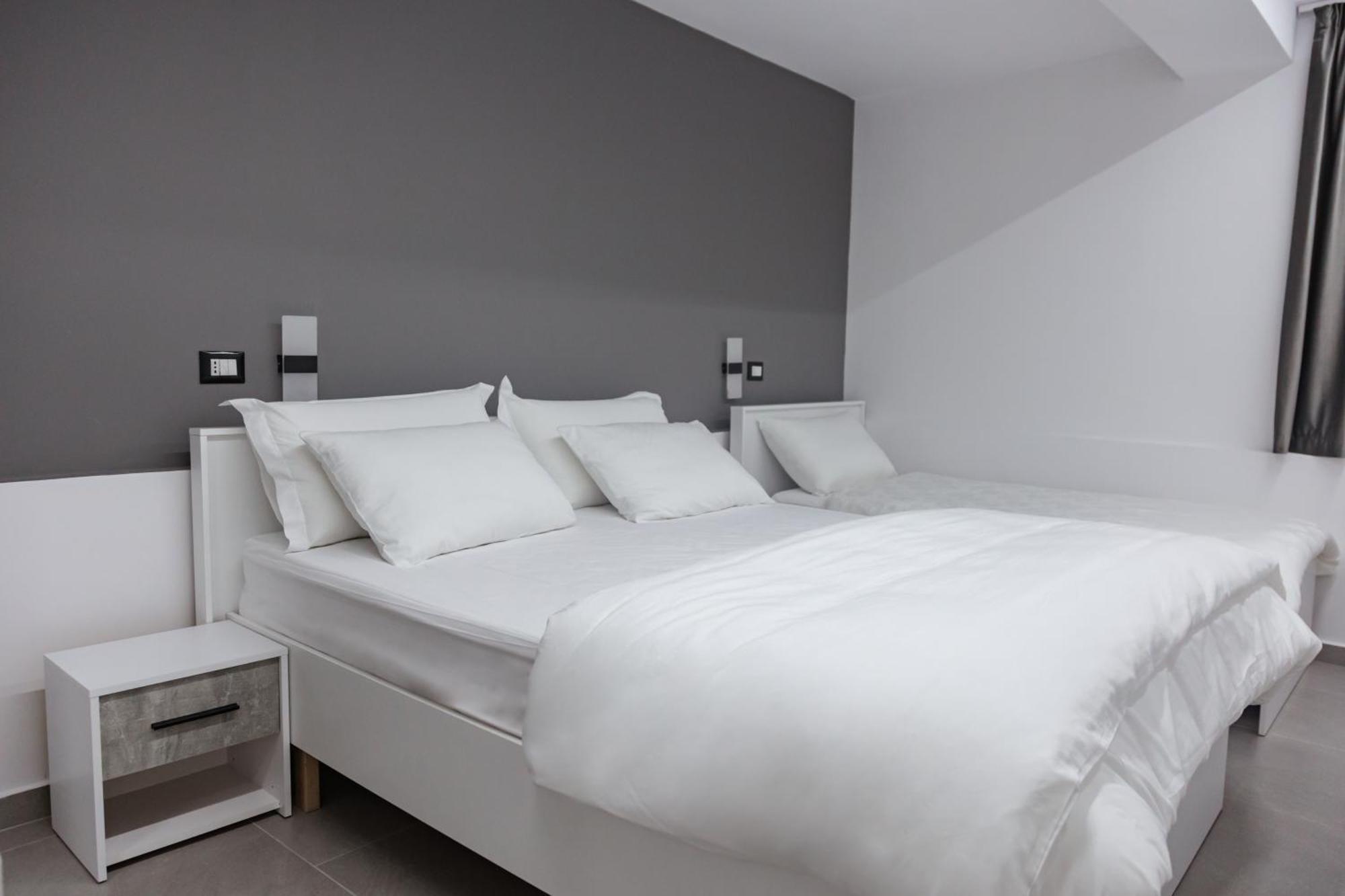 Mon Prive Apartment Tirana Esterno foto