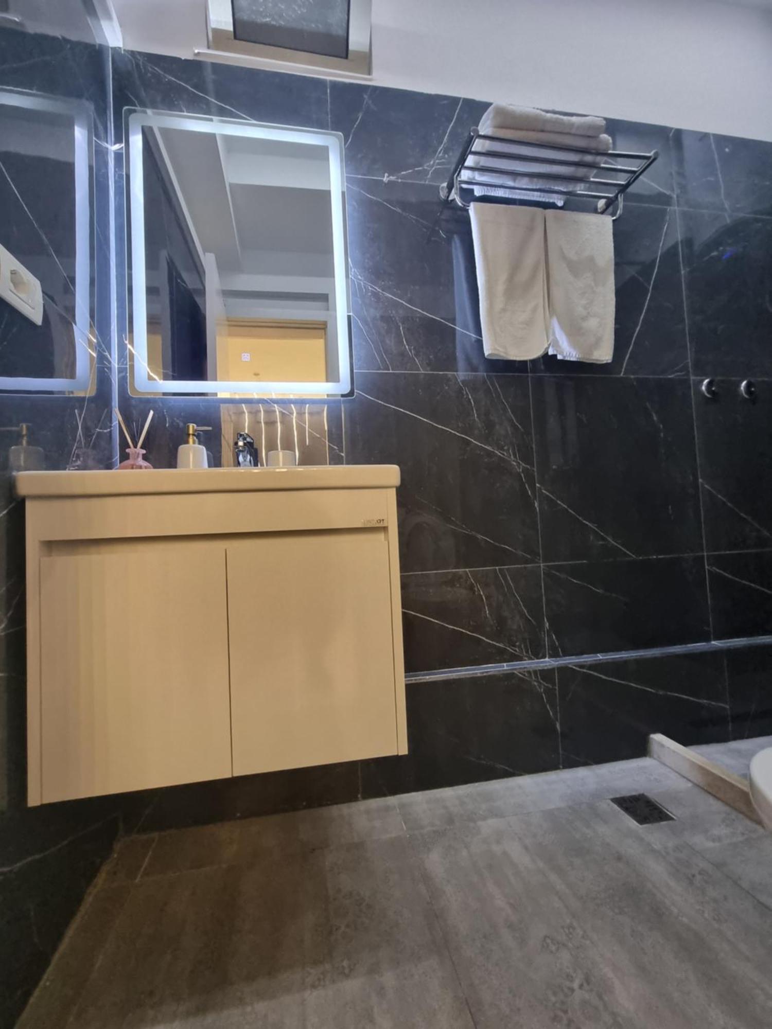 Mon Prive Apartment Tirana Esterno foto